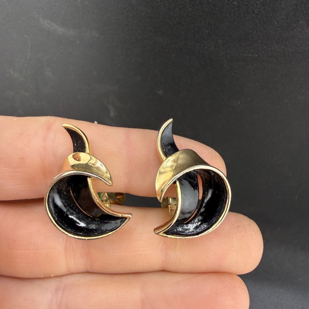 Vintage Trifari Clip On Earrings Black Gold Tone Enamel Huggie Signed